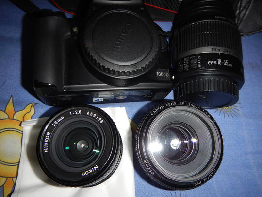 WTS Canon eos 1000D + KIT, Canon 50mm 1.8, Nikkor 28mm 2.8 ais