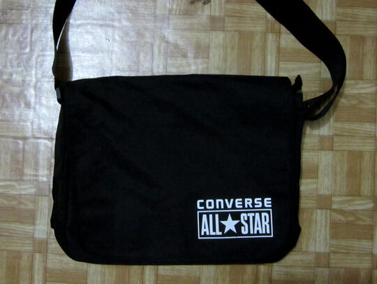 tas selempang converse