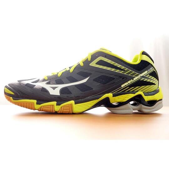 Terjual Sepatu Mizuno Voly/Badminton original harga