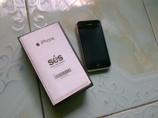 JUAL IPHONE 3GS 8GB BLACK +BONUS