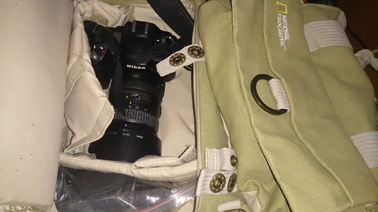 WTS Camera SLR Nikon D90 lensa 18-200 Murah Bandung