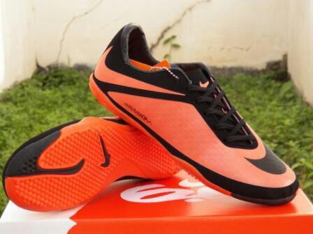 nike hypervenom hitam