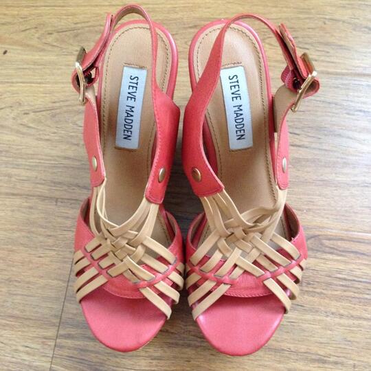 SEPATU STEVE MADDEN (WEDGES 