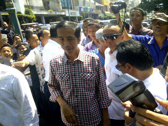 Blusukan ke Pasar Beringharjo Yogya, Jokowi Disambut Meriah Ribuan Warga