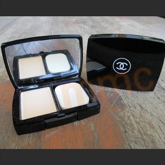 Mini Chanel compact powder