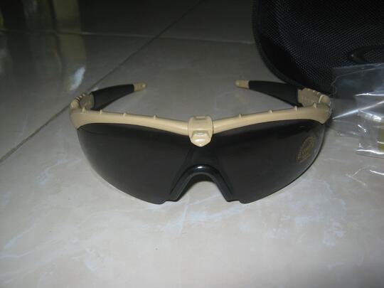 WeTeEs Oakley M frame TAN