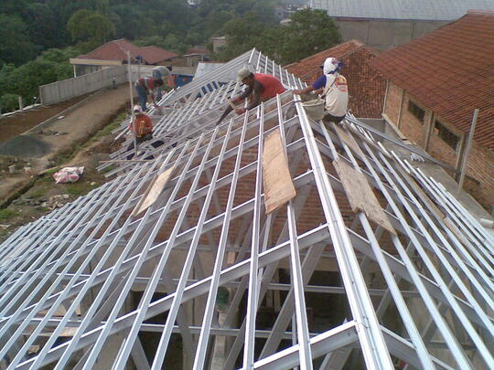 Jasa Pemasangan Rangka Atap Baja Ringan & Genteng Metal