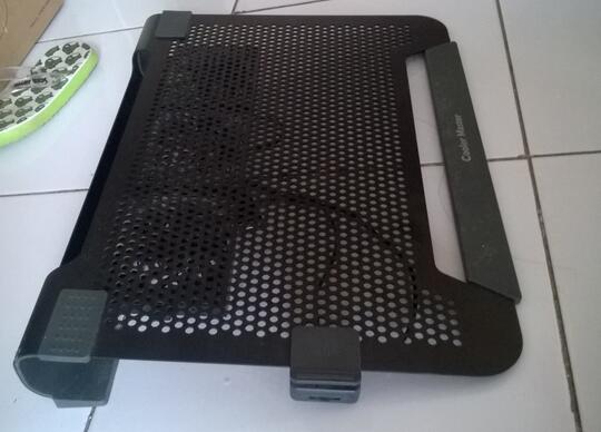 Cooler Master Notepal U3 with 3 fan