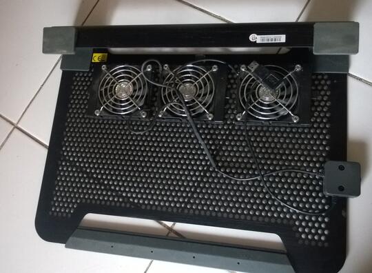 Cooler Master Notepal U3 with 3 fan