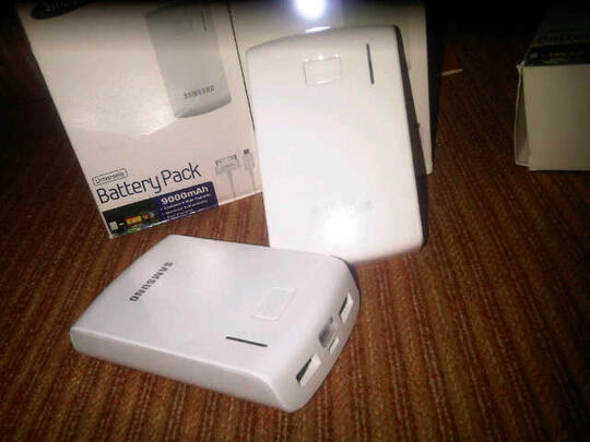 abisin stok powerbank samsung 9000 mah. sikat gan.