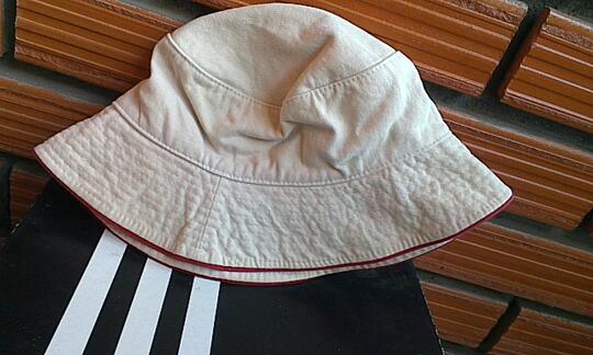Terjual BUCKET HAT COUNTRY CLUB, CARVEN 