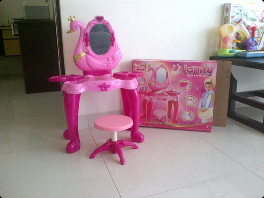 dijual meja rias anak pink