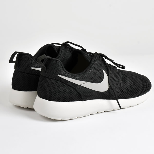 roshe run black nike