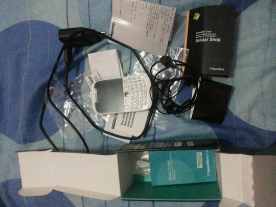 WTS : Blackberry Armstrong 9320 White Bekas!