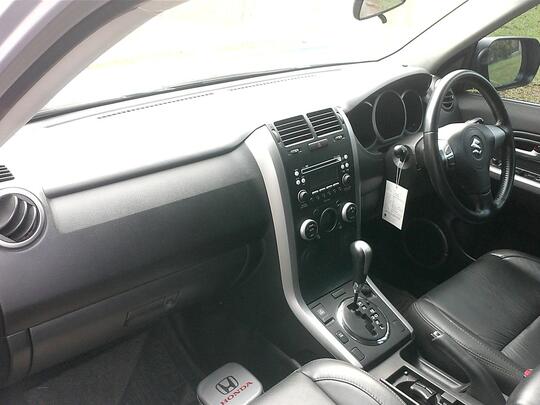 Suzuki Grand Vitara 2.0 Jlx AT Des 2009 (TOP Banget, KM Rendah, Keyless)