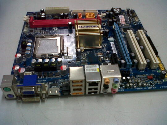 WTS : MOBO GIGABYTE DDR2