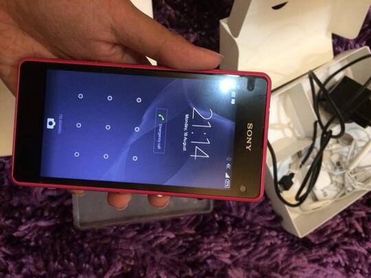 Sony experia Z1 compact pink