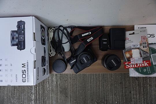 Canon EOS M Kit 3 Mulus dan Komplit