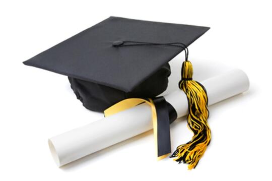 WISUDA itu identik dengan……..