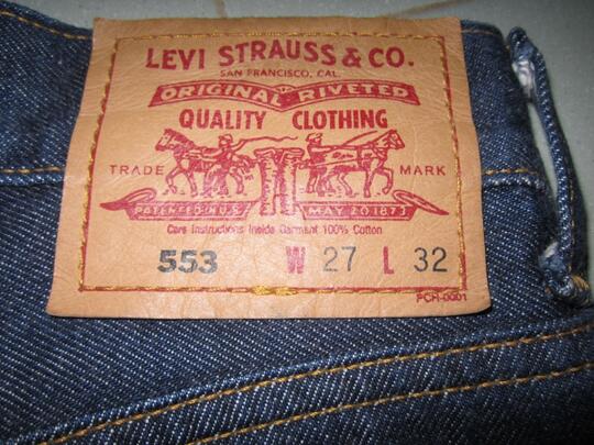 Terjual Celana Panjang Jeans Levis 