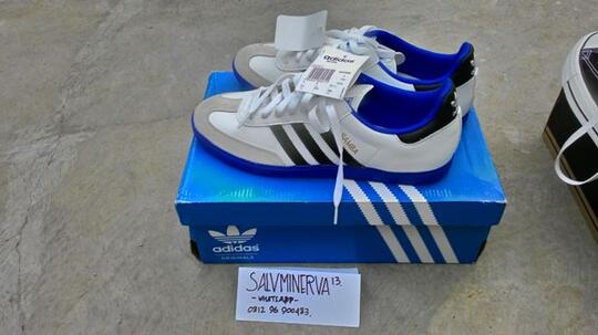 FOR SALE ADIDAS SAMBA WHITE/BLACK/TRUBLU. SAMBA BLUE SOLE