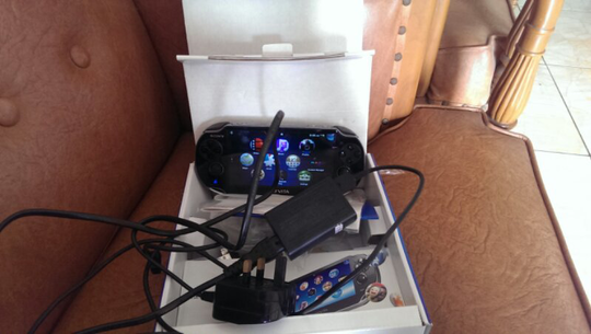 sony ps vita black 3g+wifi + memory 64gb include 2 game