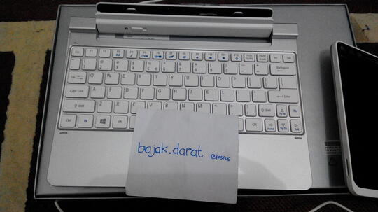 WTS - Acer Iconia tab W511 with docking keybord