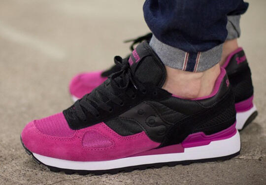 saucony black razz