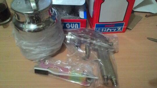 Terjual Kompresor Mini dengan Spraygun untuk mengecat 