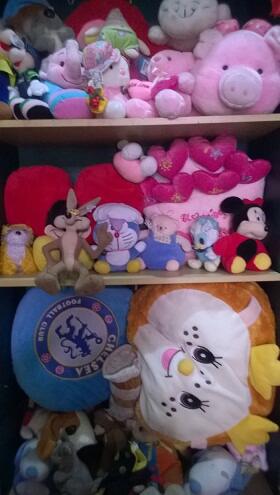 Jual Garage Sale Macam-macam Boneka dari koleksi saudari kondisi ok Murah.