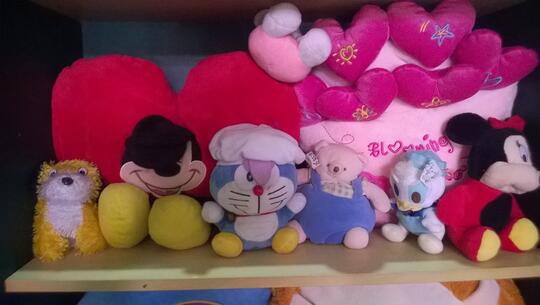 Jual Garage Sale Macam-macam Boneka dari koleksi saudari kondisi ok Murah.