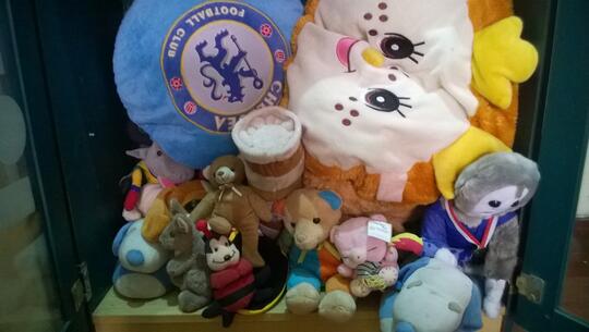 Jual Garage Sale Macam-macam Boneka dari koleksi saudari kondisi ok Murah.