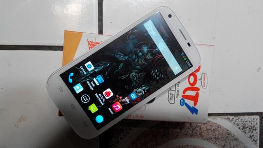 Zte V9820 White Powerphone By Bolt 4g (unlocked)