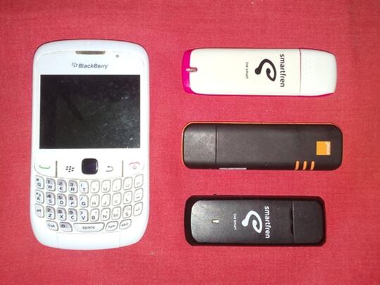 JUAL BORONGAN 3 MODEM DAN 1 BLACKBERRY MURAH MERIAH...!!!