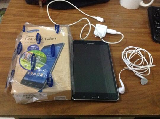 wts galaxi tab 4 wifi cellular cod pontianak. muluuussss murah