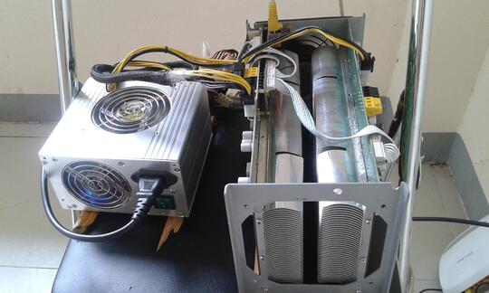 JUAL Alat Tambang Bitcoin Antminer S1 Bitcoin Miner 180-200Gh termurah sekaskus