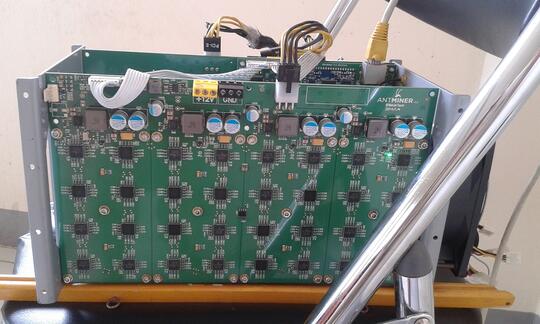 JUAL Alat Tambang Bitcoin Antminer S1 Bitcoin Miner 180-200Gh termurah sekaskus