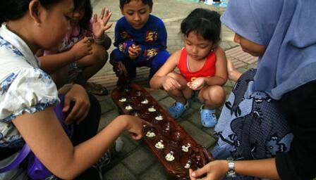 Permainan Anak Perempuan Zaman Dulu ( Aganwati Masuk !!! )