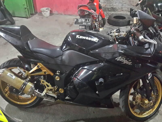 ninja 250 hitam tahu 2010