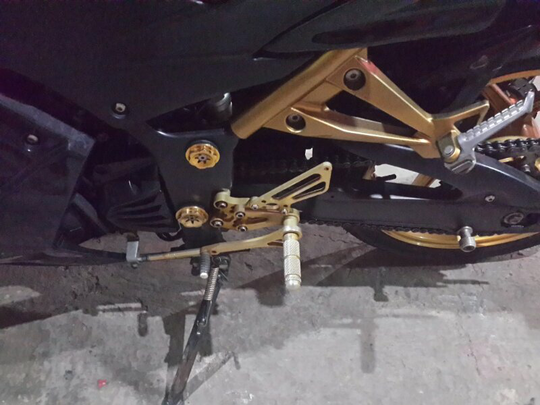 ninja 250 hitam tahu 2010