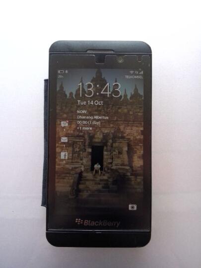 Blackberry Z10 Hitam/Black Masih Garansi area SOLO