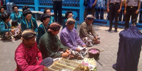 Dinilai Jadi Sengkuni, Amien Rais Diruwat Warga Yogya