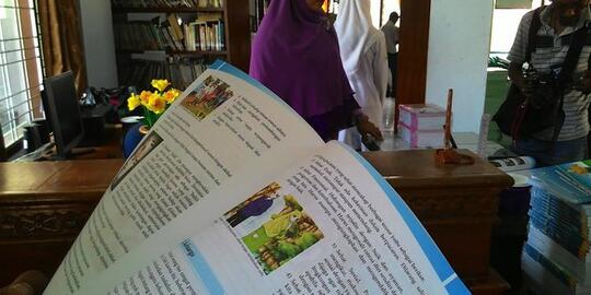 6 Buku Pelajaran yang Pernah Bikin Geger Dunia Pendidikan (+PICT)