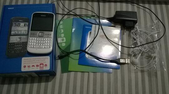 Nokia e5 fullset (minus microsd 2gb) semua fungsi normal.