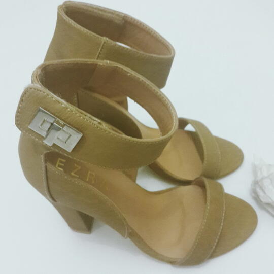 NEW & PRELOVED WOMAN STUFF IN GOOD CONDITION WITH BEST OFFER