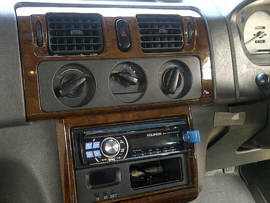 DIJUAL MITSUBISHI KUDA GRANDIA MANUAL 2000CC TAHUN 2002