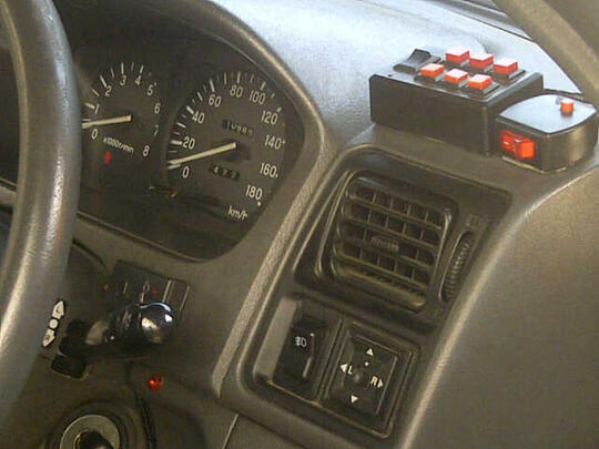 DIJUAL MITSUBISHI KUDA GRANDIA MANUAL 2000CC TAHUN 2002