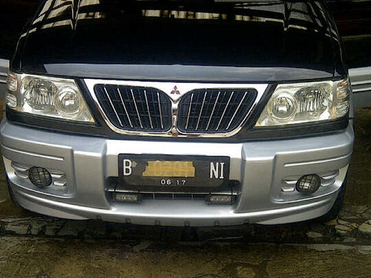 DIJUAL MITSUBISHI KUDA GRANDIA MANUAL 2000CC TAHUN 2002