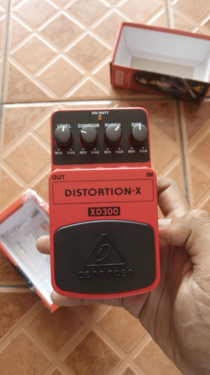 Efek Gitar - Behringer Distortion XD300