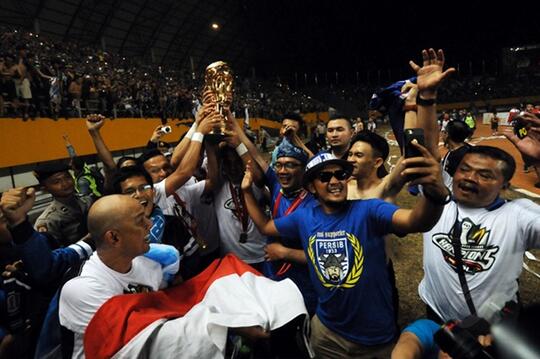 Akhirnya PERSIB Juara ISL 2014, dan "Dia" Harusnya Nikah Dengan Monyet